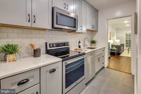 Kitchen - 3209 Sutton Pl NW #A, Washington, DC 20016 photo 2 of 4