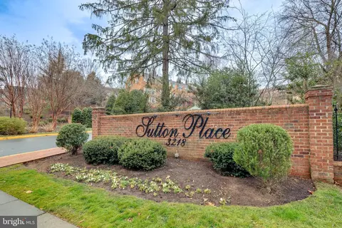 3209 Sutton Pl NW #A, Washington, DC 20016
