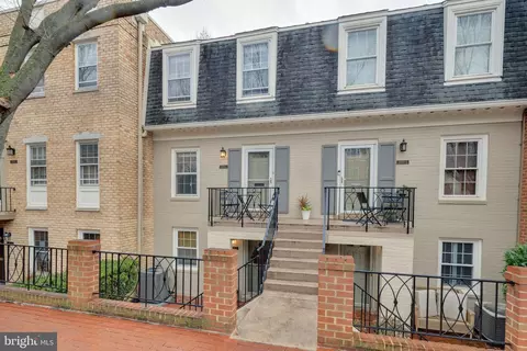 Exterior - 3209 Sutton Pl NW #A, Washington, DC 20016 photo 2 of 5