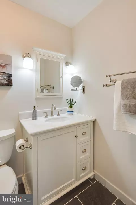 Bath - 3209 Sutton Pl NW #A, Washington, DC 20016 photo 4 of 5