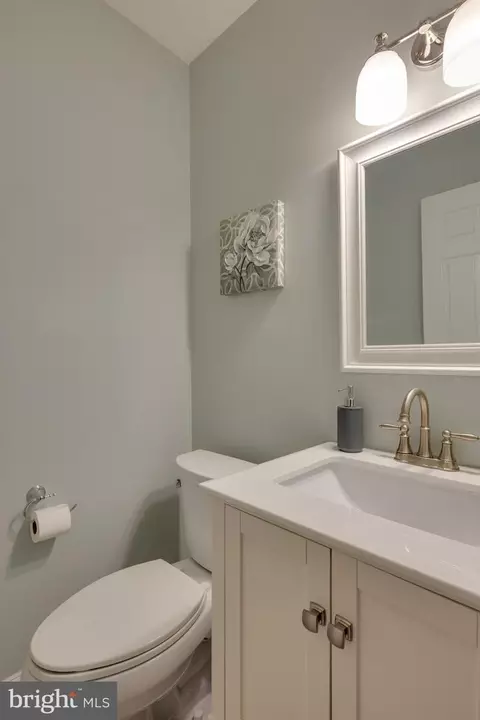 Bath - 3209 Sutton Pl NW #A, Washington, DC 20016 photo 1 of 5