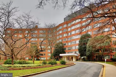 4000 Tunlaw Rd NW #218, Washington, DC 20007