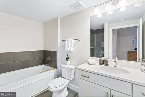 Bath - 50 Florida Ave NE #403, Washington, DC 20002 photo 4 of 6