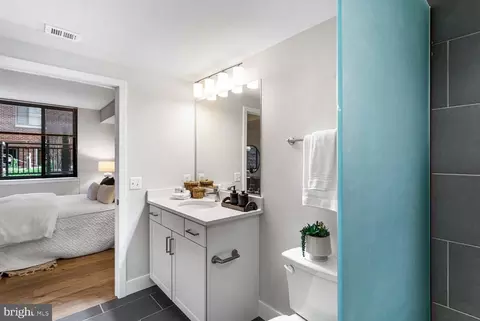 Bath - 50 Florida Ave NE #403, Washington, DC 20002 photo 2 of 6