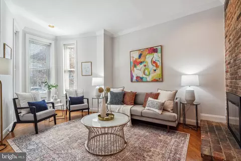 Living - 730 4th St NE, Washington, DC 20002 photo 2 of 4