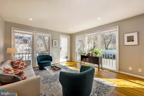 Living - 710 3rd St SW, Washington, DC 20024 photo 3 of 5