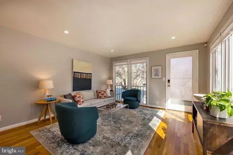 Living - 710 3rd St SW, Washington, DC 20024 photo 2 of 5