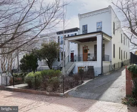 3232 O St NW, Washington, DC 20007