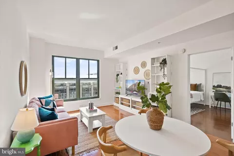 910 M St NW #801, Washington, DC 20001