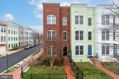 326 L St SE, Washington, DC 20003