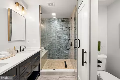 Bath - 1719 5th St NW #B, Washington, DC 20001 photo 2 of 6