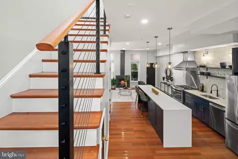 Entry Way - 1719 5th St NW #B, Washington, DC 20001 photo 3 of 3