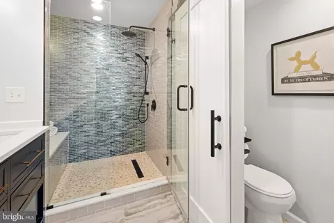 Bath - 1719 5th St NW #B, Washington, DC 20001 photo 4 of 6