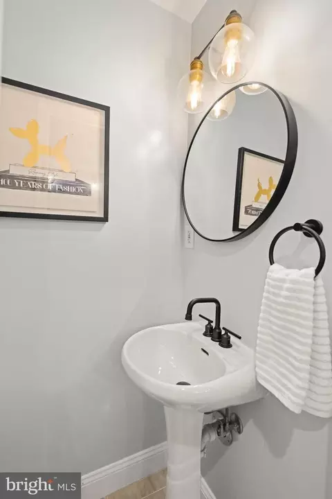 Bath - 1719 5th St NW #B, Washington, DC 20001 photo 1 of 6