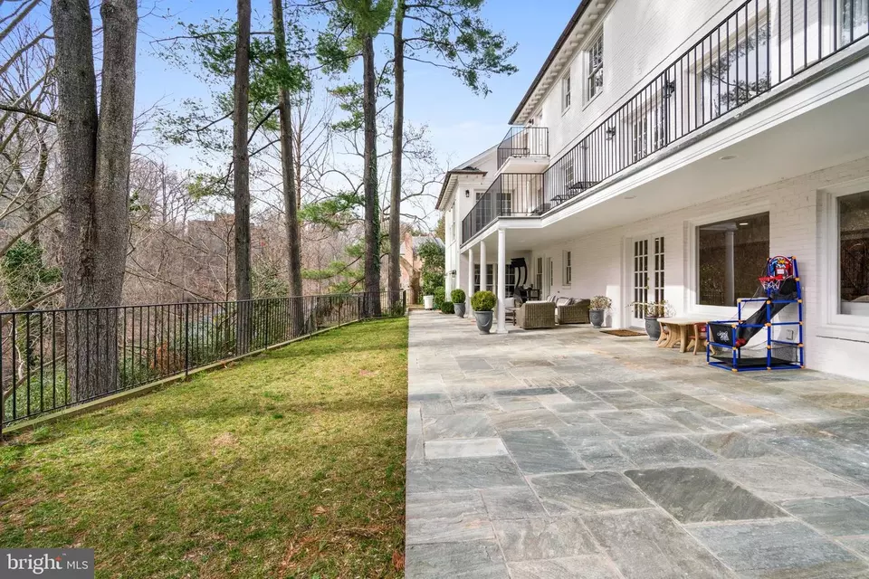 Exterior - 3115 Normanstone Ter NW, Washington, DC 20008 photo 4 of 6