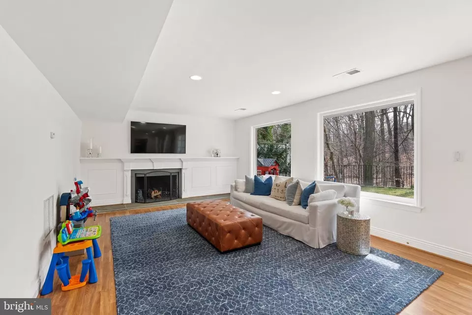 Living - 3115 Normanstone Ter NW, Washington, DC 20008 photo 7 of 9