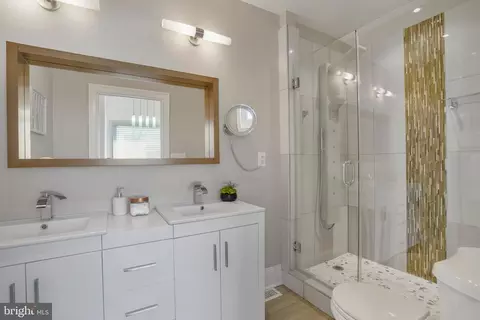Bath - 1429 3rd St NW, Washington, DC 20001 photo 2 of 6