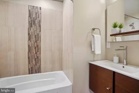 Bath - 1429 3rd St NW, Washington, DC 20001 photo 3 of 6