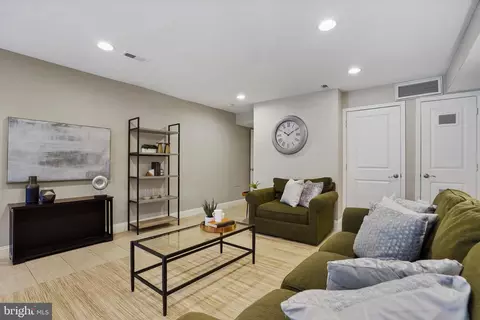 Living - 1429 3rd St NW, Washington, DC 20001 photo 7 of 8