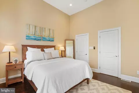 Bedroom - 1429 3rd St NW, Washington, DC 20001 photo 3 of 7