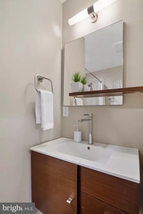 Bath - 1429 3rd St NW, Washington, DC 20001 photo 4 of 6