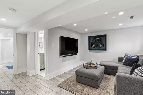 Living - 1925 1st St NE, Washington, DC 20002 photo 4 of 6