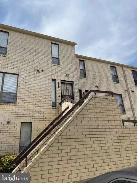2819 31st Pl NE #2819, Washington, DC 20018