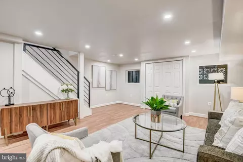 Living - 337 17th Pl NE, Washington, DC 20002 photo 4 of 6