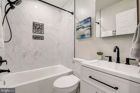 Bath - 337 17th Pl NE, Washington, DC 20002 photo 4 of 4