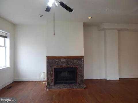 Living - 501 M St NE, Washington, DC 20002 photo 3 of 5
