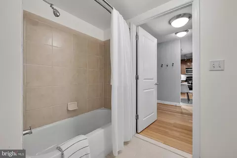 Bath - 915 E Street St NW #814, Washington, DC 20004 photo 3 of 3