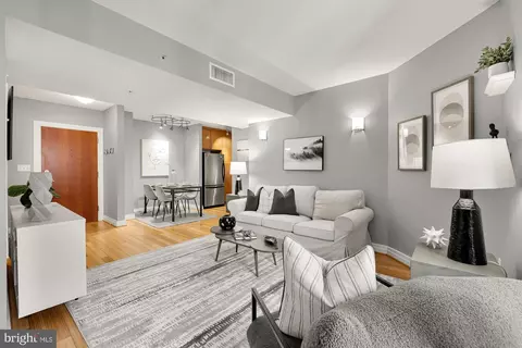 Living - 915 E Street St NW #814, Washington, DC 20004 photo 5 of 7