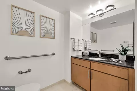 Bath - 915 E Street St NW #814, Washington, DC 20004 photo 2 of 3
