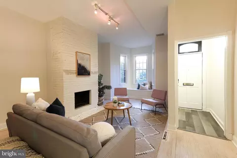 Living - 253 10th St NE, Washington, DC 20002 photo 6 of 7