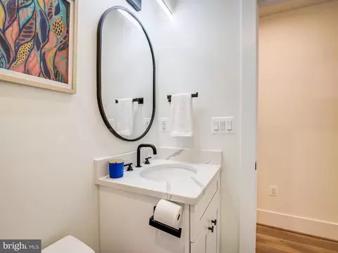 Bath - 917 7th St NE #1, Washington, DC 20002 photo 7 of 9