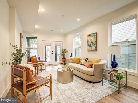 Living - 917 7th St NE #1, Washington, DC 20002 photo 8 of 12