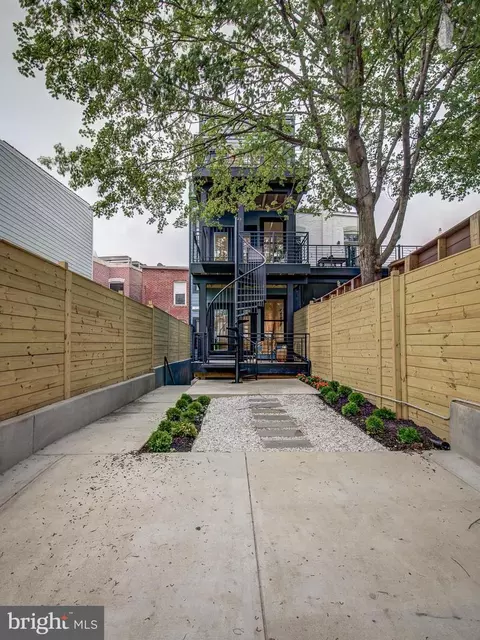 Exterior - 917 7th St NE #1, Washington, DC 20002 photo 5 of 6