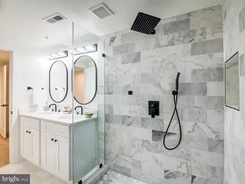 Bath - 917 7th St NE #1, Washington, DC 20002 photo 3 of 9