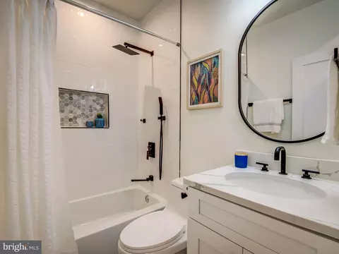 Bath - 917 7th St NE #1, Washington, DC 20002 photo 6 of 9