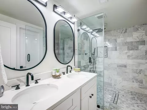 Bath - 917 7th St NE #1, Washington, DC 20002 photo 2 of 9