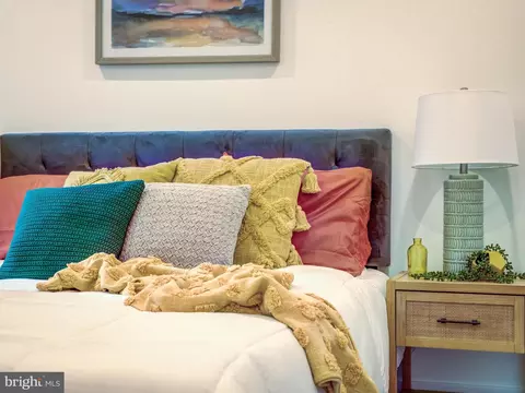 Bedroom - 917 7th St NE #1, Washington, DC 20002 photo 9 of 11