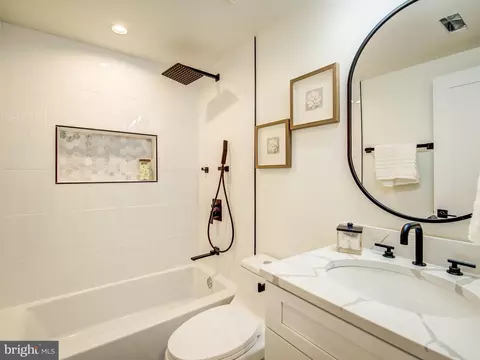 Bath - 917 7th St NE #1, Washington, DC 20002 photo 8 of 9