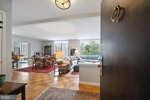 4100 Cathedral Ave NW #609, Washington, DC 20016