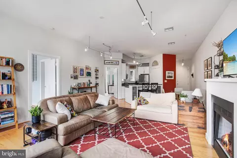Living - 2357 Champlain St NW #302, Washington, DC 20009 photo 3 of 5