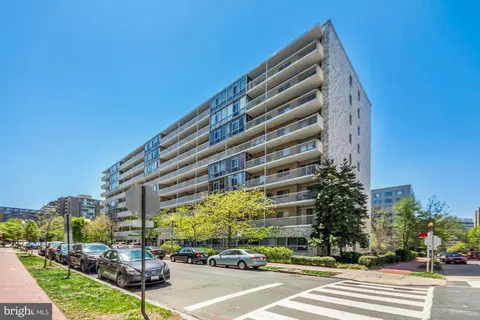730 24th St NW #217, Washington, DC 20037