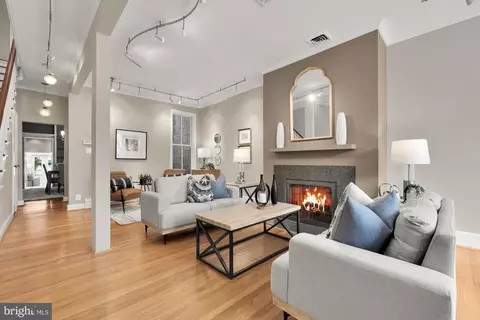 Living - 606 A St NE, Washington, DC 20002 photo 2 of 11