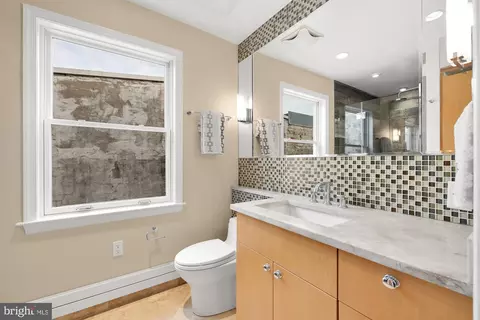 Bath - 606 A St NE, Washington, DC 20002 photo 3 of 6