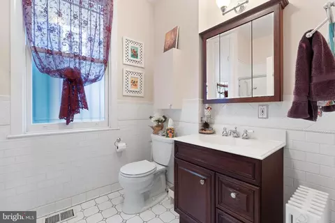 Bath - 317 6th St SE, Washington, DC 20003 photo 1 of 5