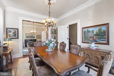 Dining - 317 6th St SE, Washington, DC 20003 photo 2 of 5