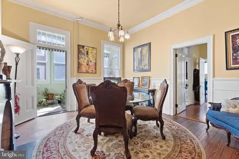 Dining - 317 6th St SE, Washington, DC 20003 photo 4 of 5